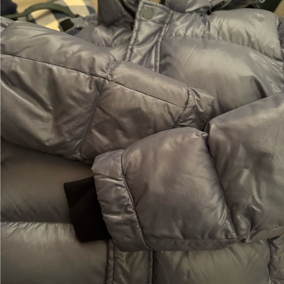 Aritzia super puff Shorty - Picture 6 of 11